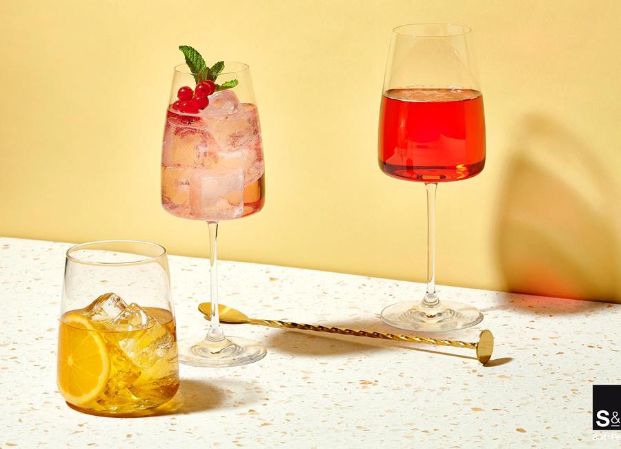 Spielen Sie mit Accessoires, um Ihre persönliche Note auf den Tisch oder im Wohnzimmer zu bringen.